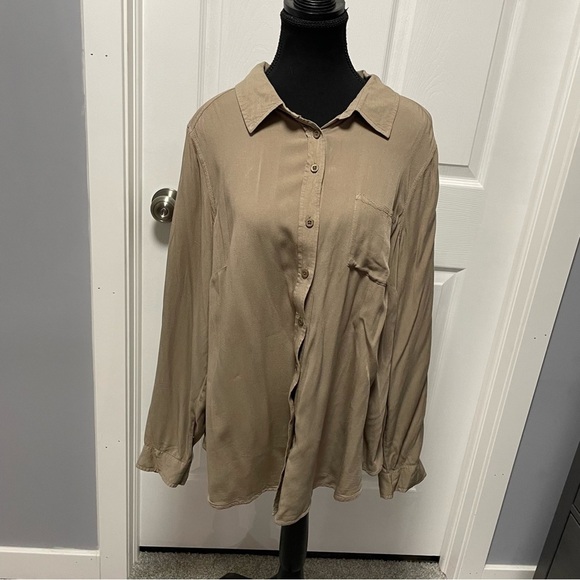 Torrid Button Up Top - Picture 1 of 6